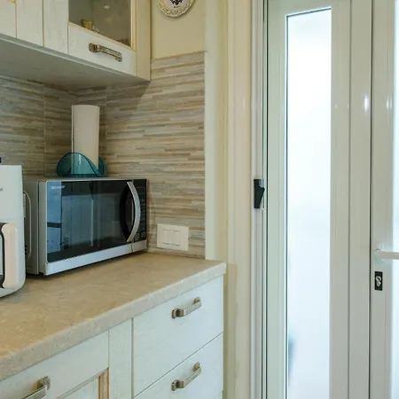 3 Bedroom Amazing Apartment In Posada Appartamento Posada (Sardinia)