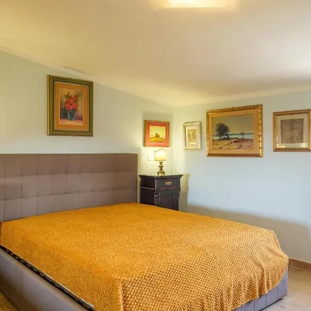 3 Bedroom Amazing Apartment In Posada Posada (Sardinia)